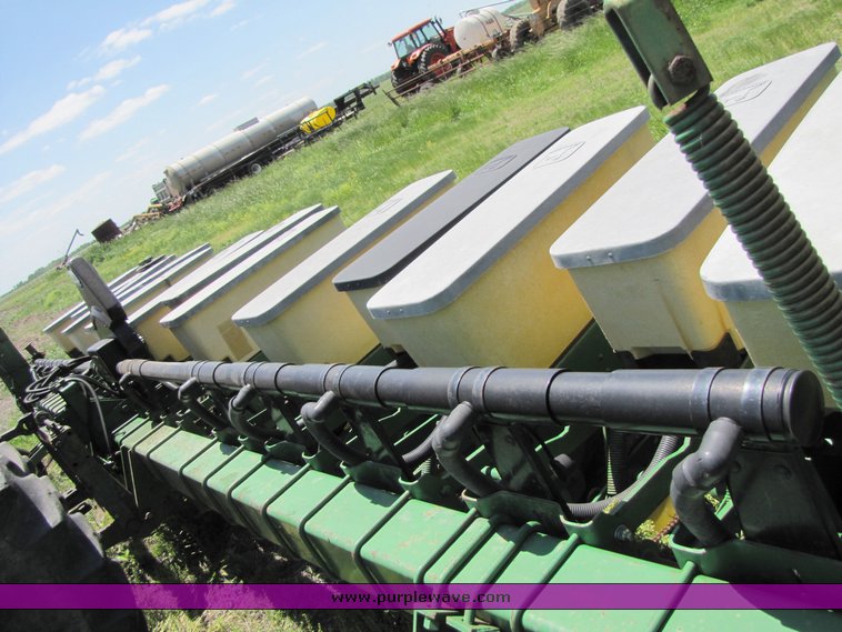image for item 3273 John Deere 7300 Max Emerge 2 planter