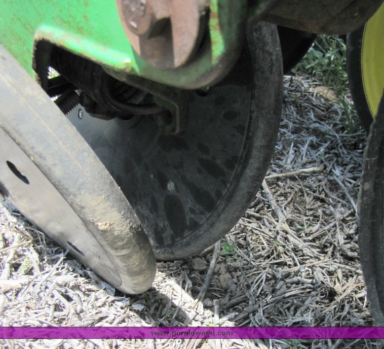 image for item 3273 John Deere 7300 Max Emerge 2 planter