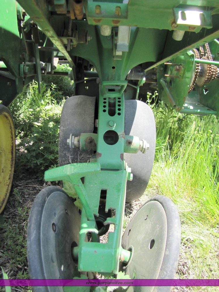 image for item 3273 John Deere 7300 Max Emerge 2 planter