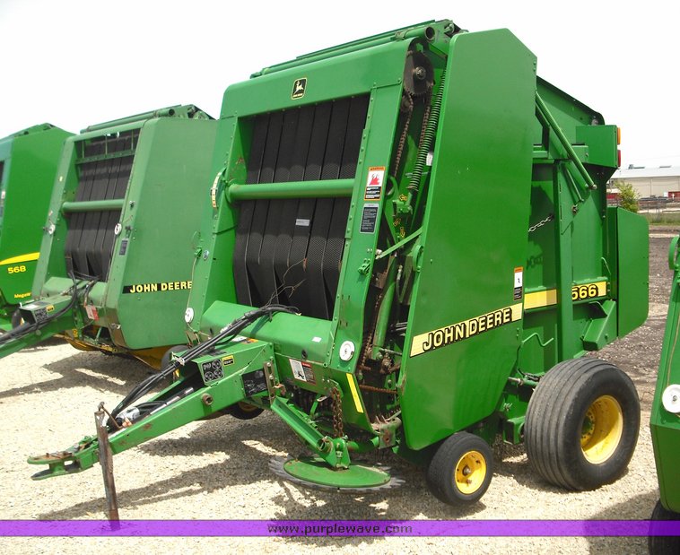 image for item 3491 1999 John Deere 566 round baler