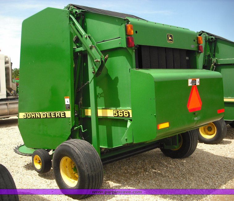 image for item 3491 1999 John Deere 566 round baler
