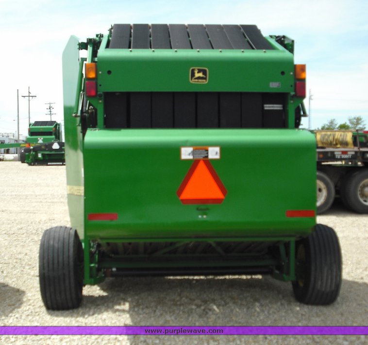 image for item 3491 1999 John Deere 566 round baler