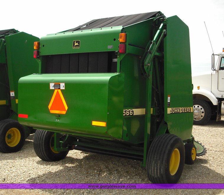image for item 3491 1999 John Deere 566 round baler