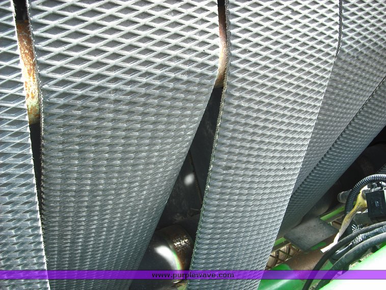 image for item 3491 1999 John Deere 566 round baler