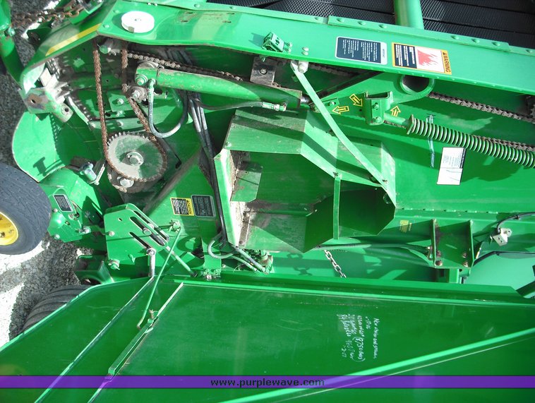 image for item 3491 1999 John Deere 566 round baler