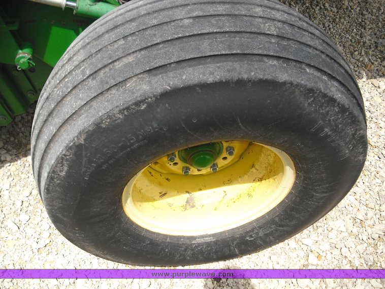 image for item 3491 1999 John Deere 566 round baler