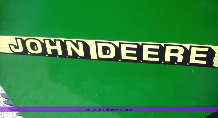 image for item 3491 1999 John Deere 566 round baler