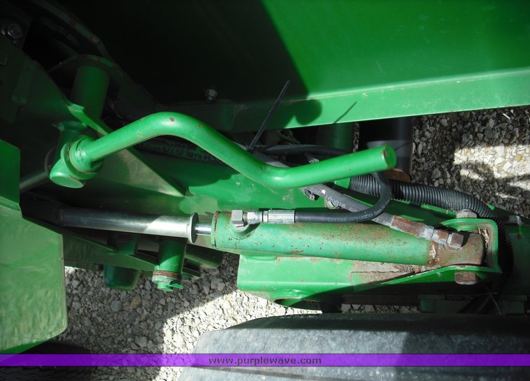 image for item 3491 1999 John Deere 566 round baler