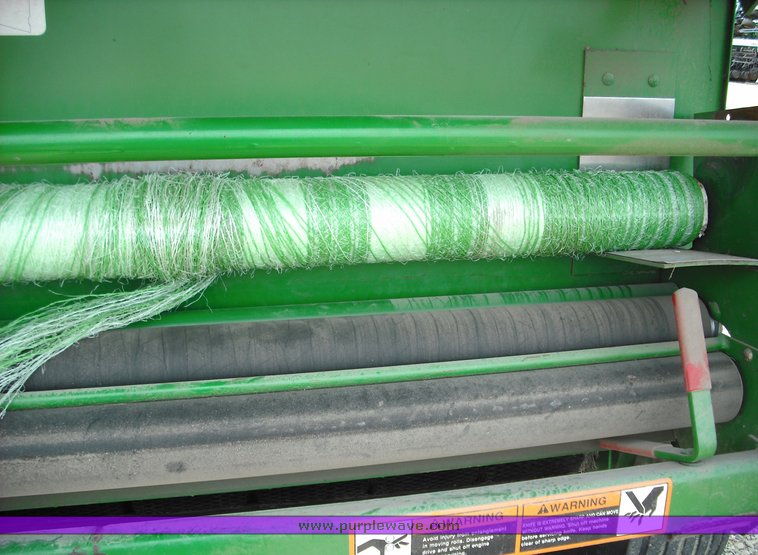 image for item 3491 1999 John Deere 566 round baler