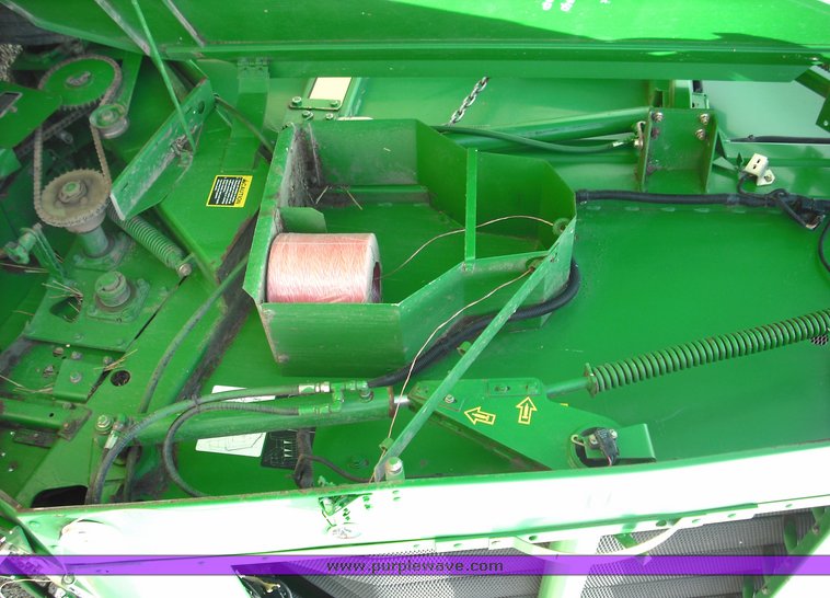 image for item 3491 1999 John Deere 566 round baler