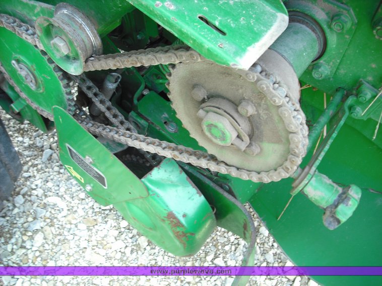 image for item 3491 1999 John Deere 566 round baler