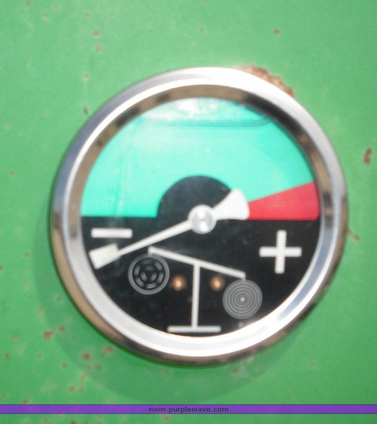 image for item 3491 1999 John Deere 566 round baler