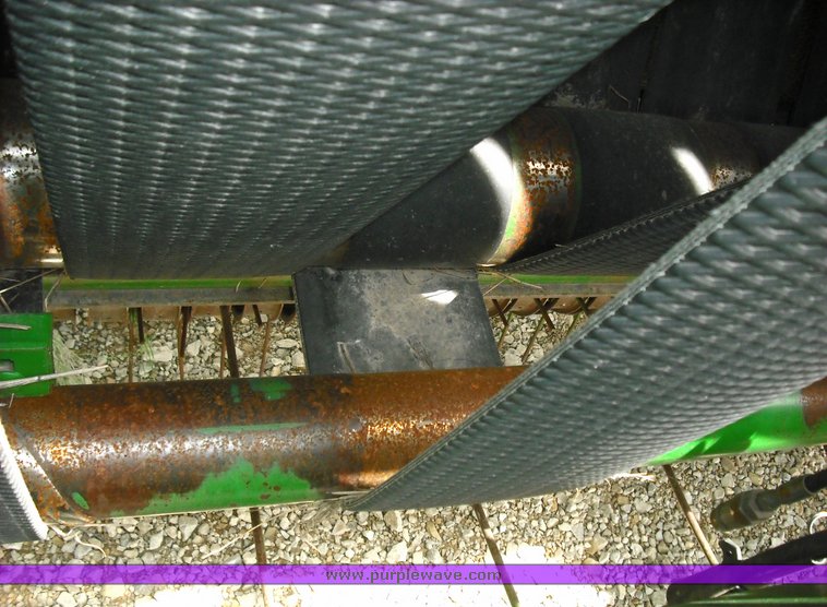 image for item 3491 1999 John Deere 566 round baler