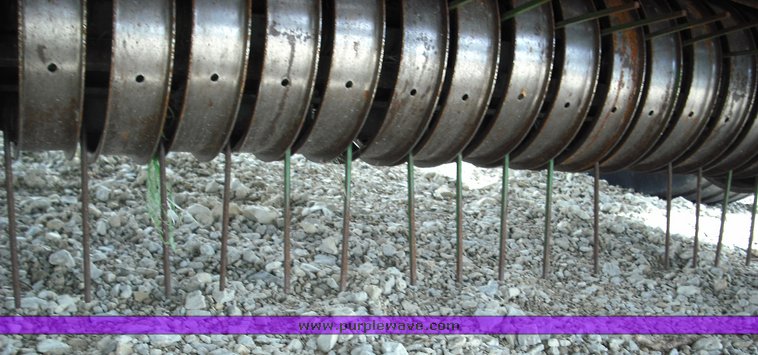 image for item 3491 1999 John Deere 566 round baler