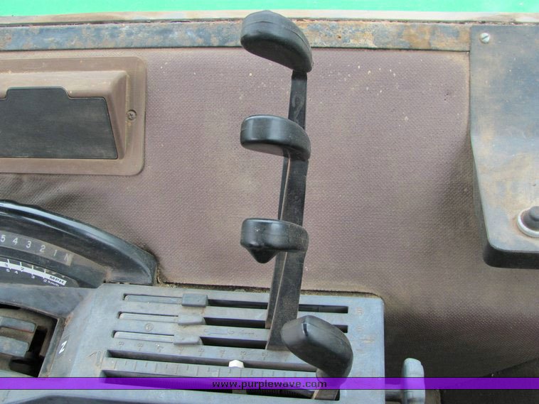 image for item 4074 1983 John Deere 4650 tractor