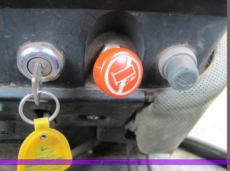 image for item 4074 1983 John Deere 4650 tractor