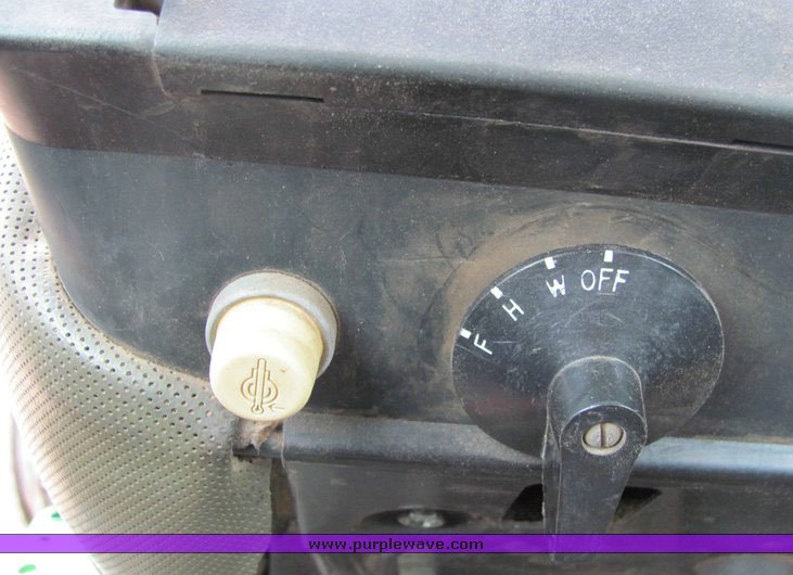 image for item 4074 1983 John Deere 4650 tractor