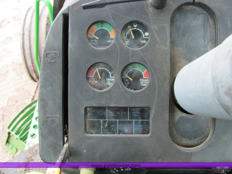 image for item 4074 1983 John Deere 4650 tractor