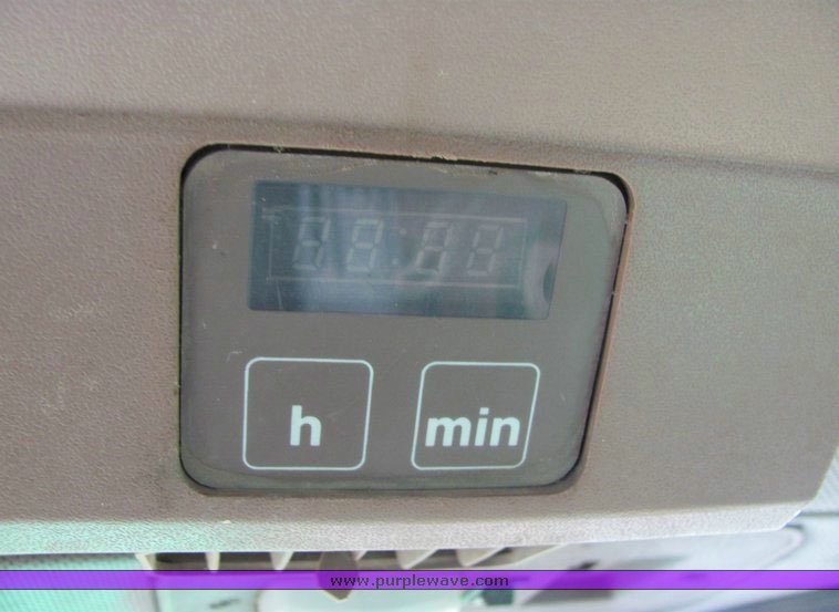 image for item 4074 1983 John Deere 4650 tractor