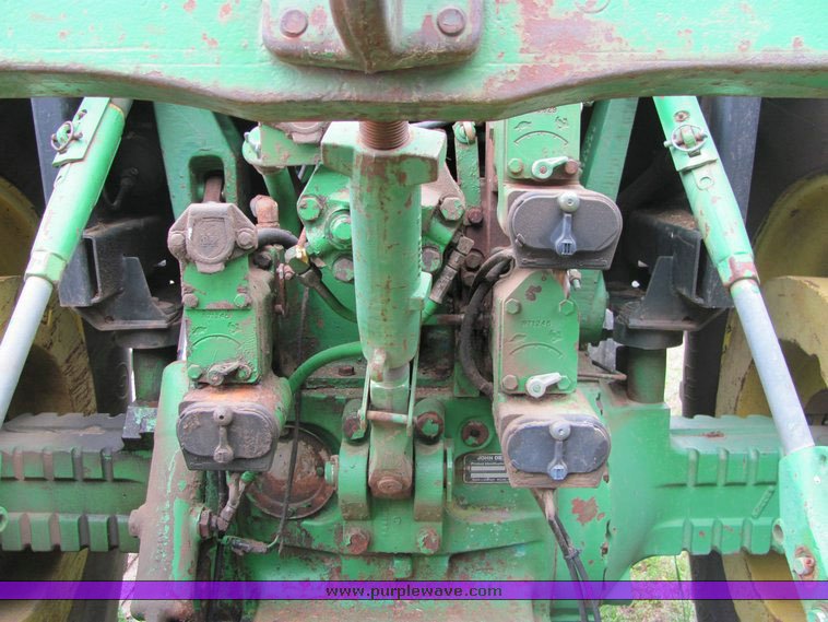 image for item 4074 1983 John Deere 4650 tractor