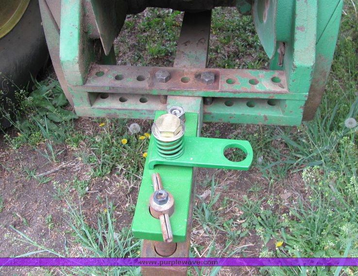 image for item 4074 1983 John Deere 4650 tractor