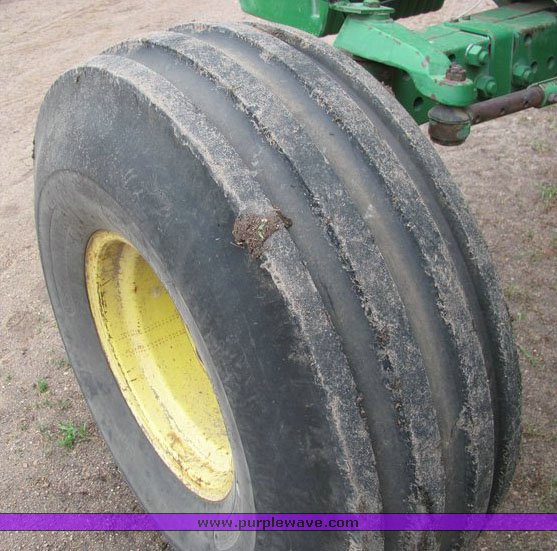 image for item 4074 1983 John Deere 4650 tractor