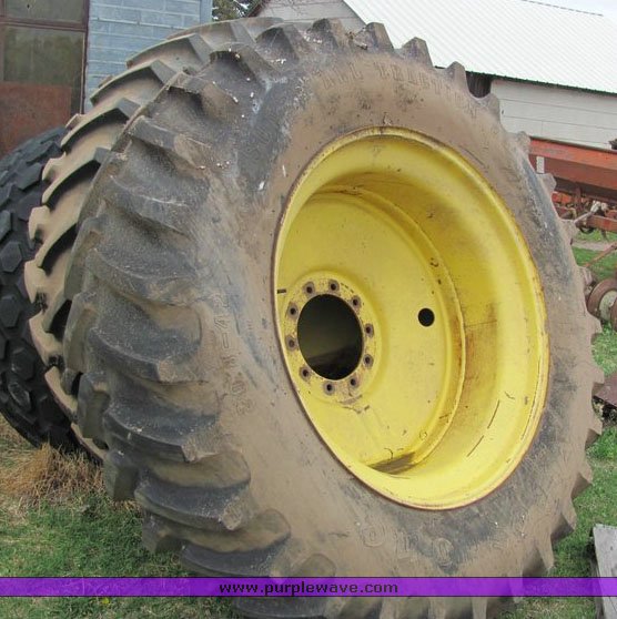 image for item 4074 1983 John Deere 4650 tractor