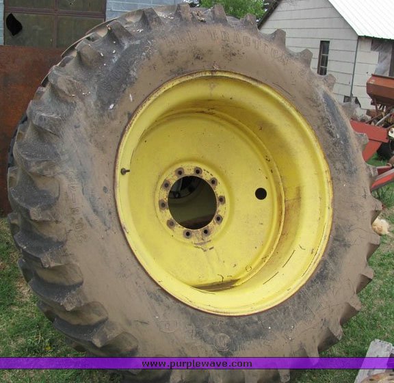 image for item 4074 1983 John Deere 4650 tractor