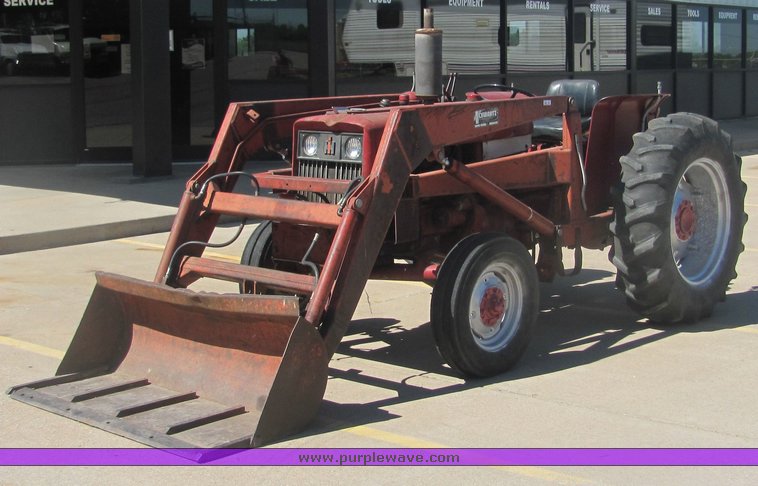 image for item 4484 International 444 tractor with loader