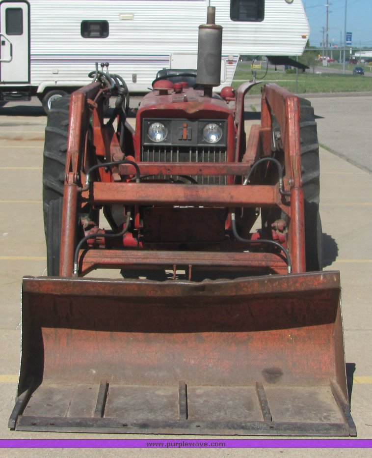 image for item 4484 International 444 tractor with loader