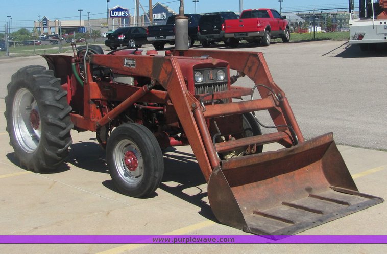 image for item 4484 International 444 tractor with loader