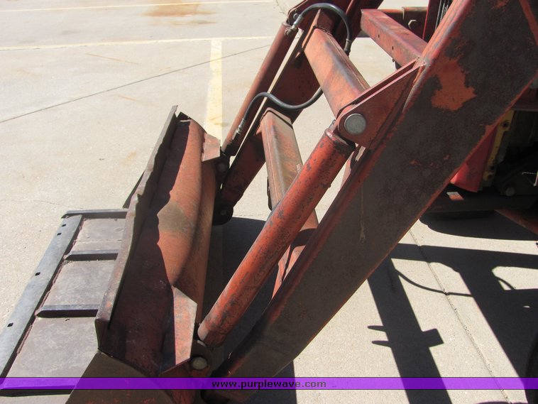 image for item 4484 International 444 tractor with loader