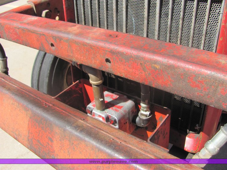 image for item 4484 International 444 tractor with loader