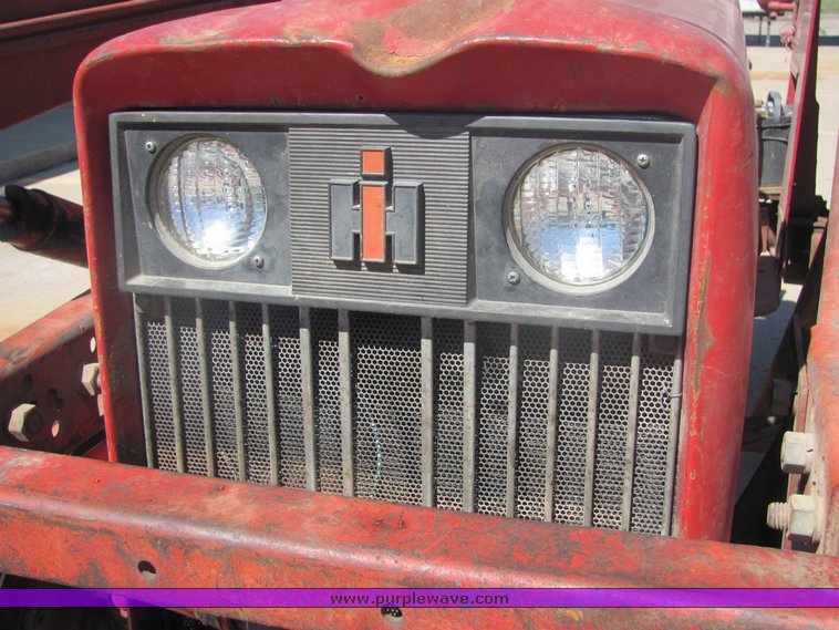 image for item 4484 International 444 tractor with loader