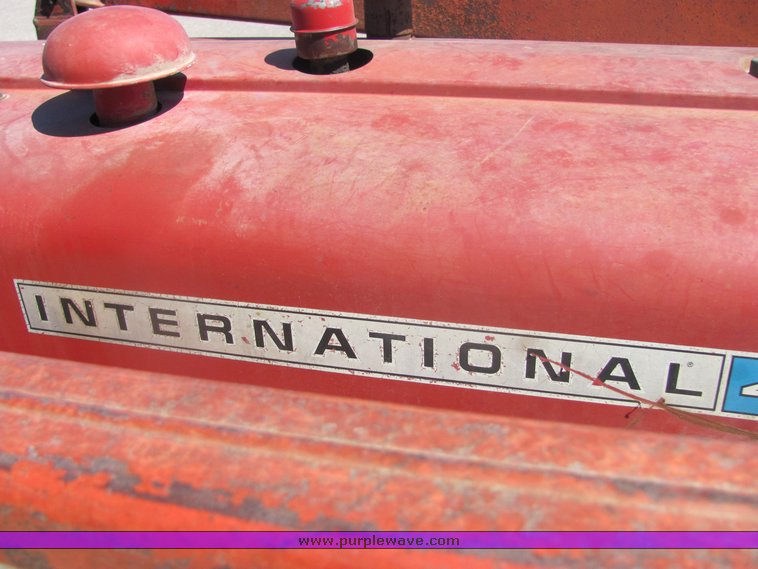 image for item 4484 International 444 tractor with loader