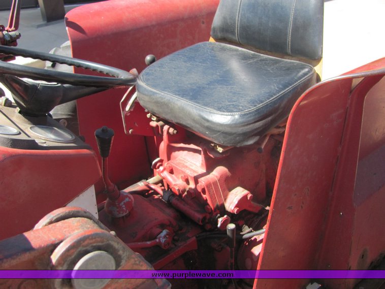 image for item 4484 International 444 tractor with loader