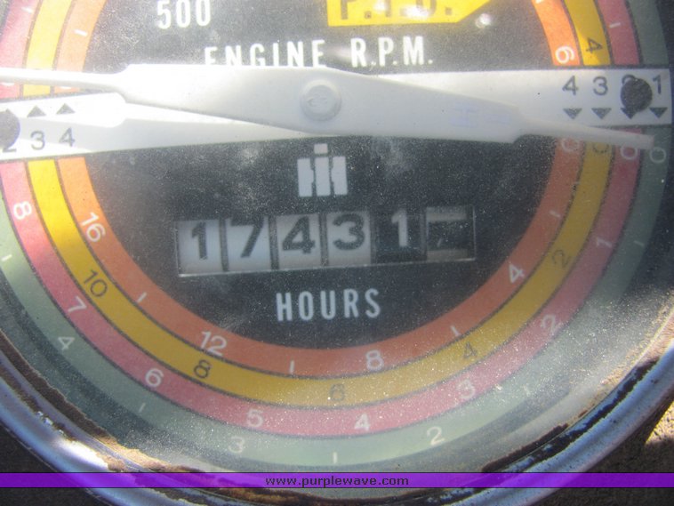 image for item 4484 International 444 tractor with loader