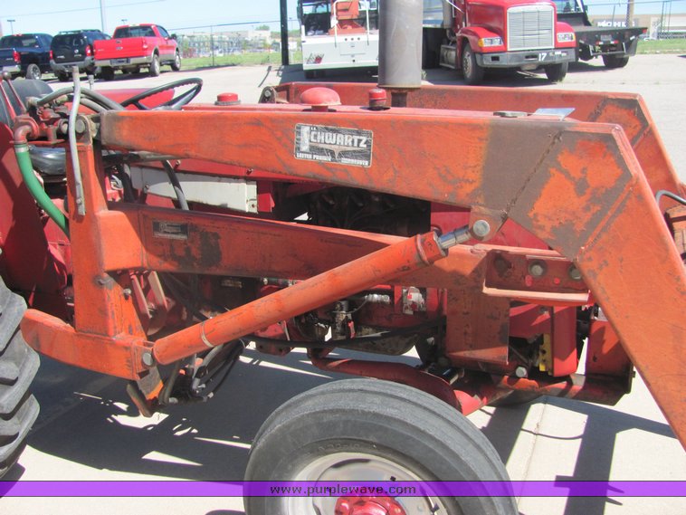 image for item 4484 International 444 tractor with loader