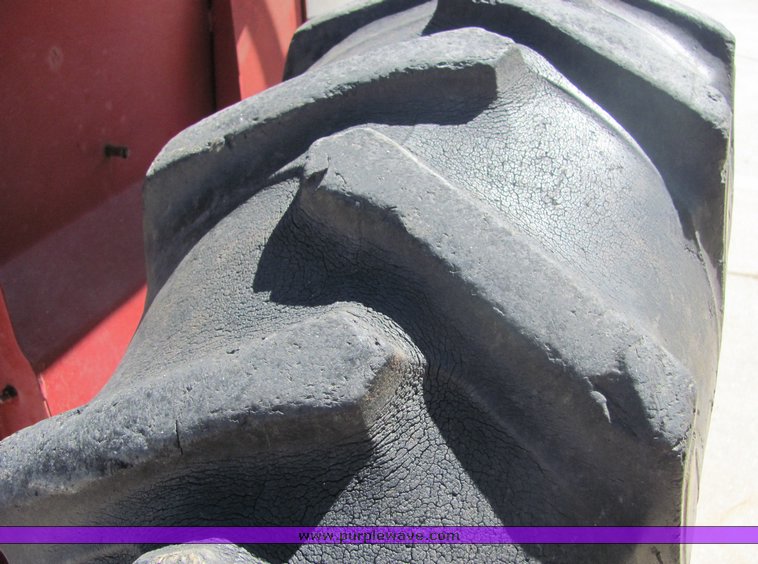 image for item 4484 International 444 tractor with loader