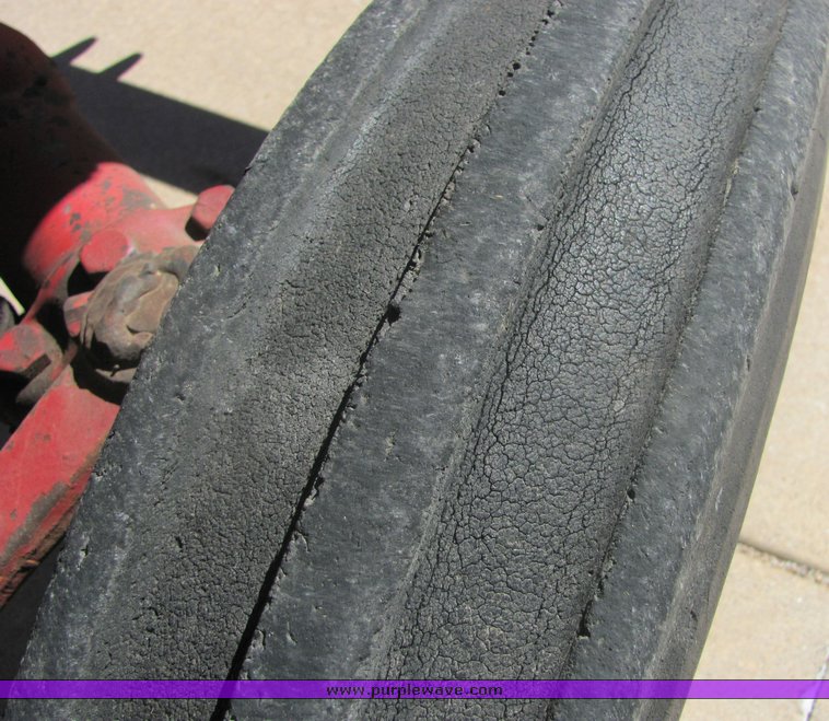 image for item 4484 International 444 tractor with loader