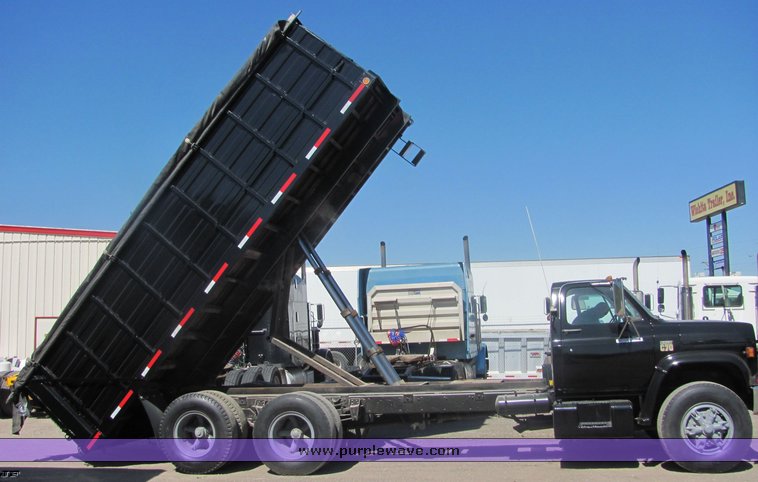 image for item 4486 1979 Chevrolet C70 Custom Deluxe dump truck
