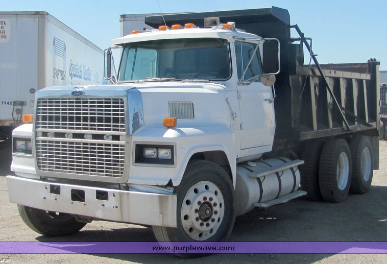 image for item 4487 1988 Ford Conventional LTL900 dump truck