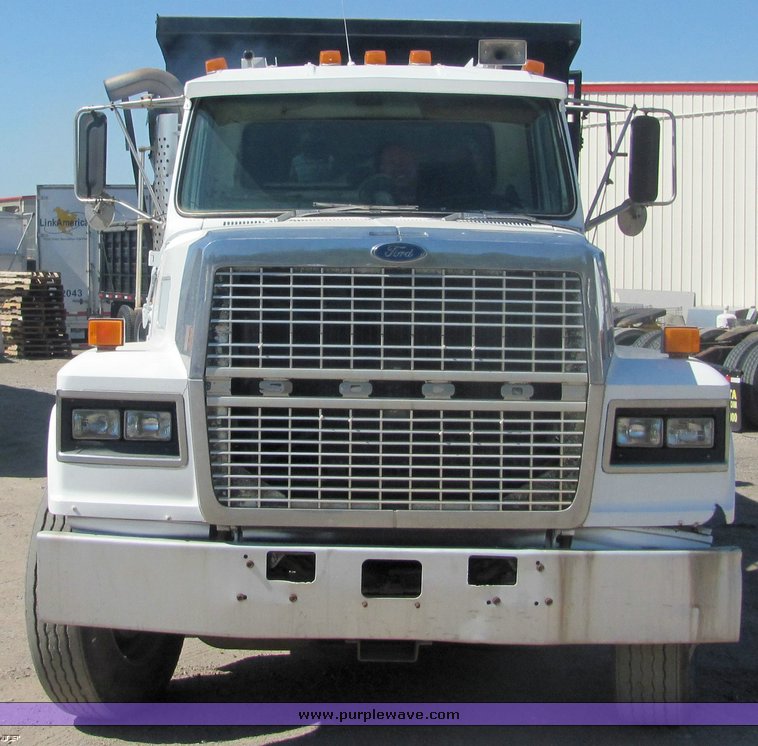 image for item 4487 1988 Ford Conventional LTL900 dump truck