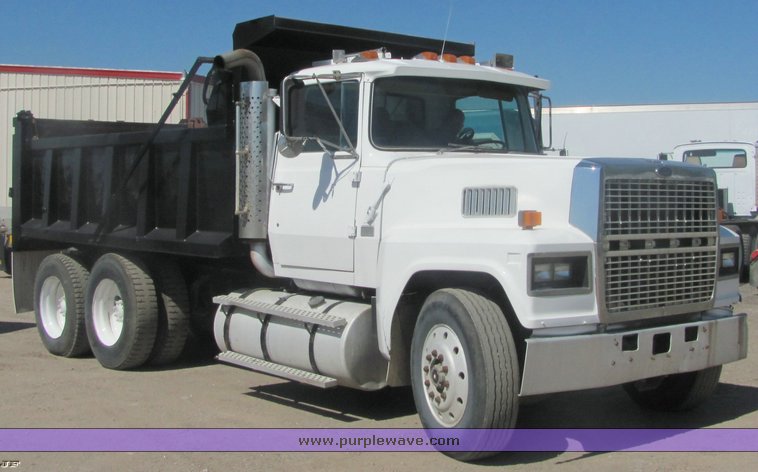 image for item 4487 1988 Ford Conventional LTL900 dump truck