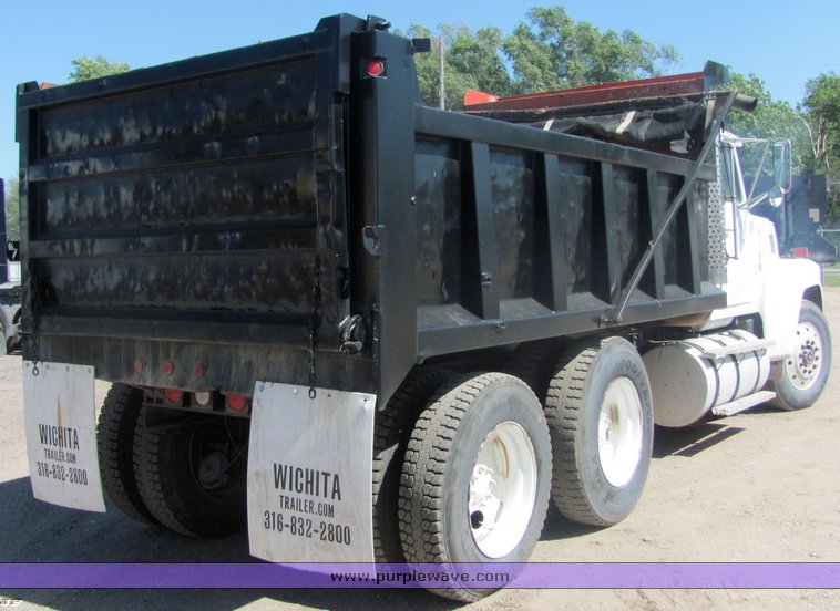 image for item 4487 1988 Ford Conventional LTL900 dump truck