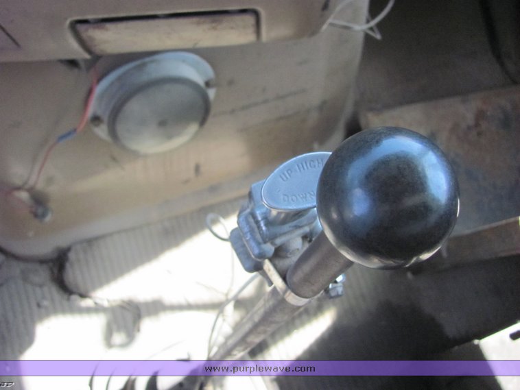 image for item 4487 1988 Ford Conventional LTL900 dump truck