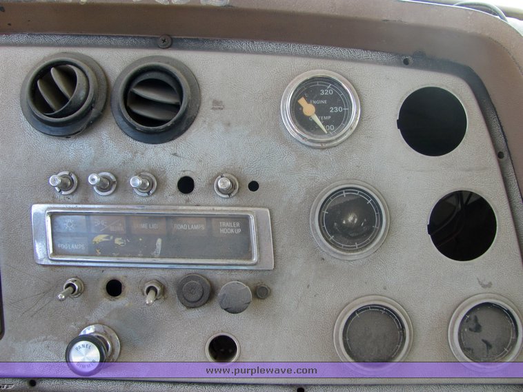 image for item 4487 1988 Ford Conventional LTL900 dump truck