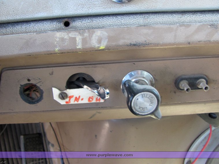 image for item 4487 1988 Ford Conventional LTL900 dump truck