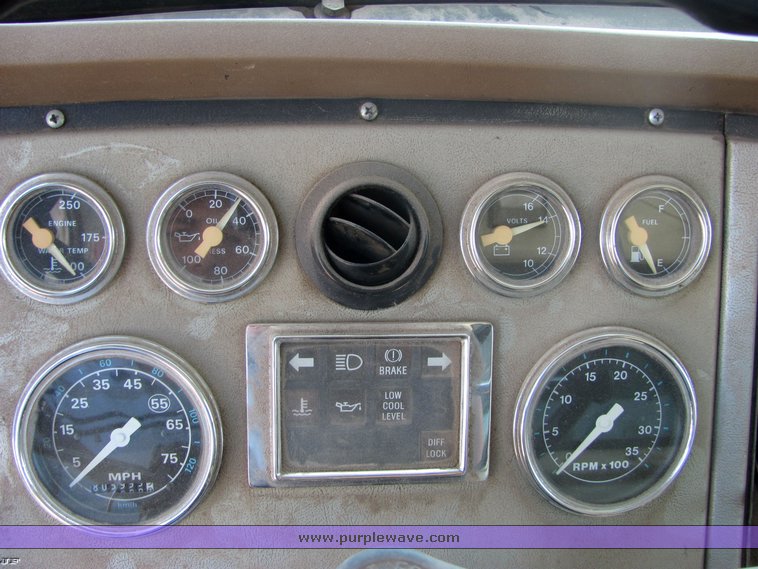 image for item 4487 1988 Ford Conventional LTL900 dump truck