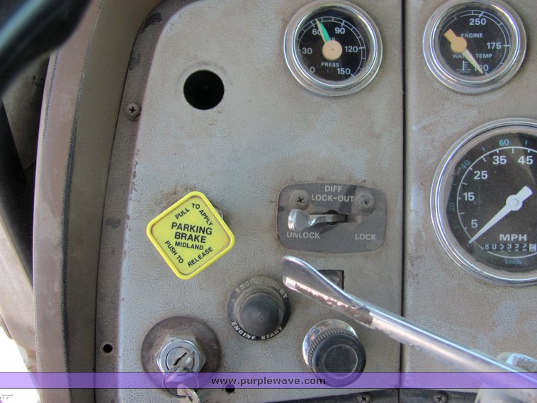 image for item 4487 1988 Ford Conventional LTL900 dump truck